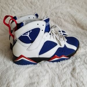 Retro nike air jordan tennis shoe.